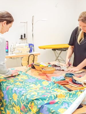 Beginner participants learnin to sew